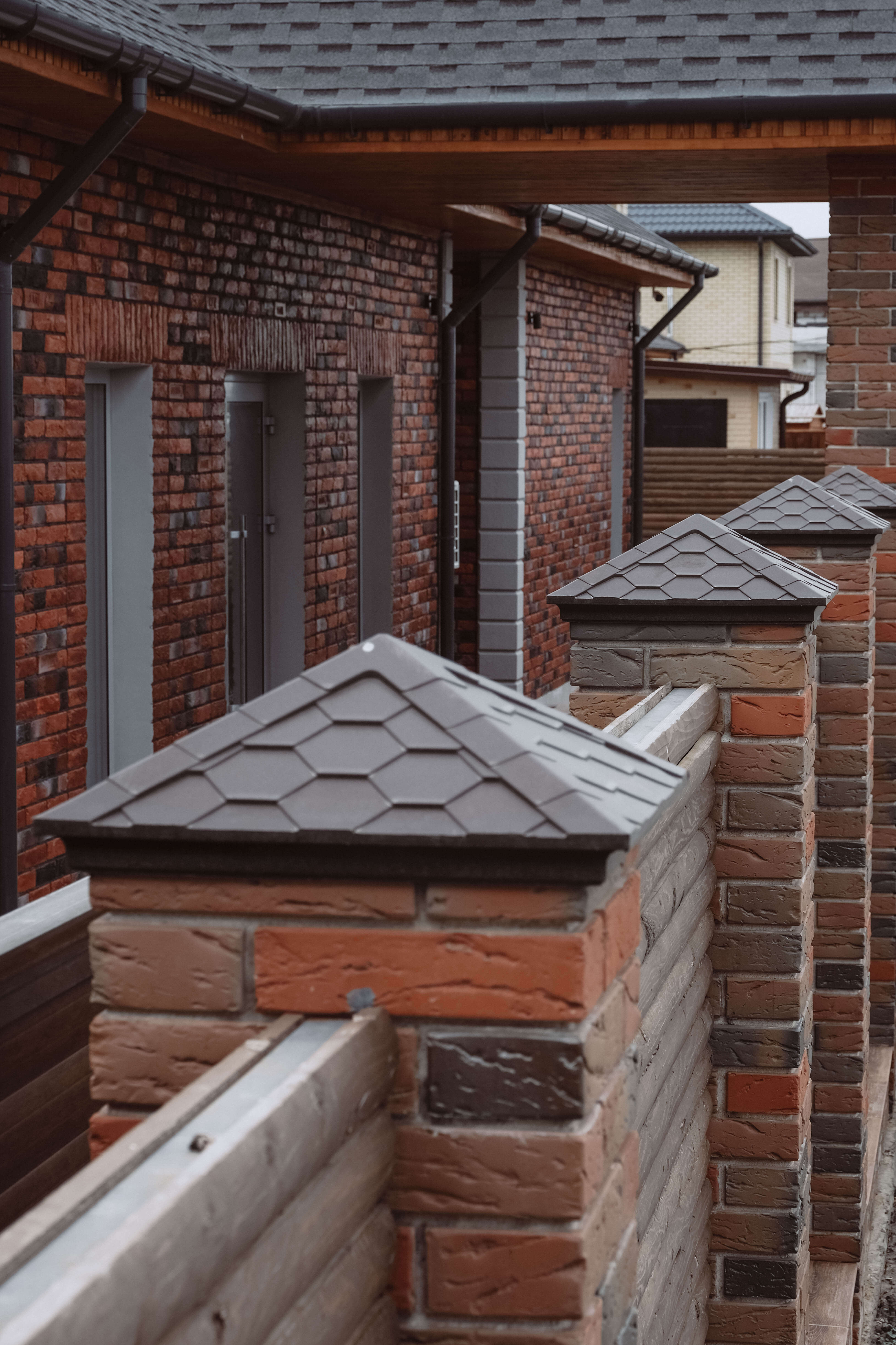 Колпак Zking Эверест Коричневый на столб 1.5х1.5 кирпича (390х390мм) в Михайловске фото